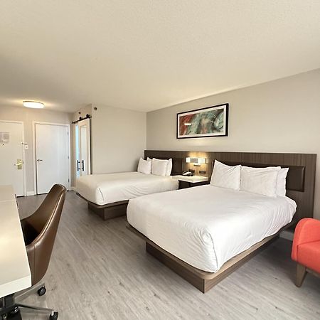 Wyndham Garden Norfolk Downtown Hotel Exterior photo