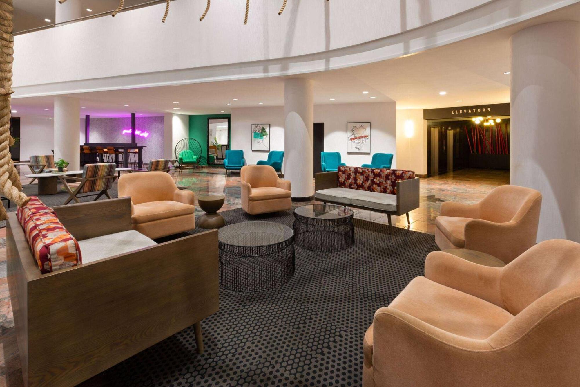 Wyndham Garden Norfolk Downtown Hotel Exterior photo